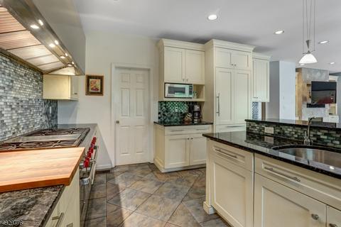 31 Summer Hill Rd, Wayne, NJ 07470 photo 4