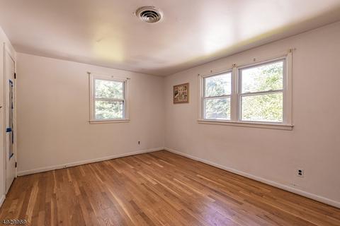449 Gregory Rd, Paramus, NJ 07652 photo 12