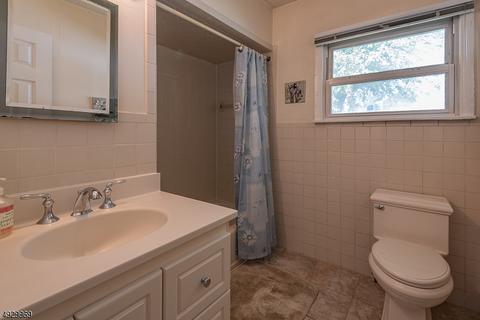 449 Gregory Rd, Paramus, NJ 07652 photo 11