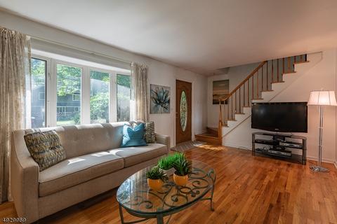 449 Gregory Rd, Paramus, NJ 07652 photo 3