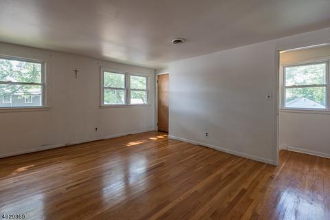 449 Gregory Rd, Paramus, NJ 07652 photo 13
