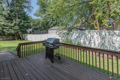 449 Gregory Rd, Paramus, NJ 07652 photo 15