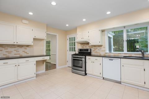 66 Harrison Dr, Berkeley Heights, NJ 07922 photo 6