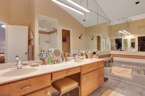 31 Hadley Ln, Wayne, NJ 07470 photo 17
