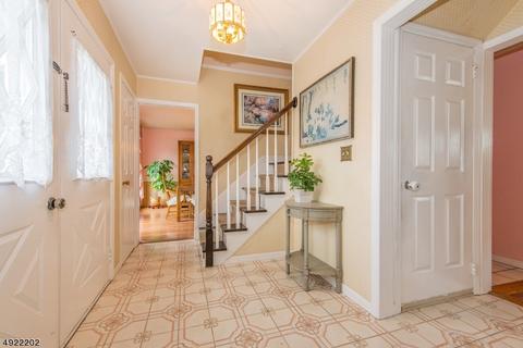 33 Tomar Ct, Bloomfield, NJ 07003 photo 3