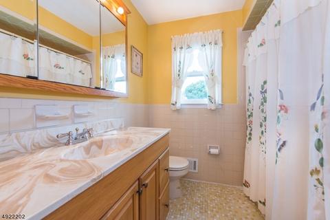 33 Tomar Ct, Bloomfield, NJ 07003 photo 18