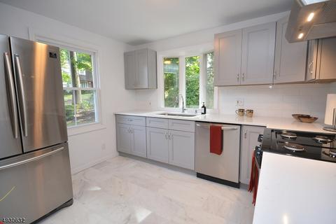 271 Elm Ave, Hackensack, NJ 07601 photo 4