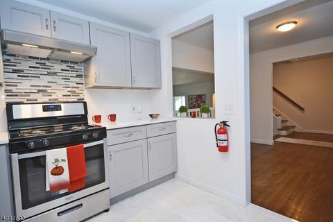 271 Elm Ave, Hackensack, NJ 07601 photo 2