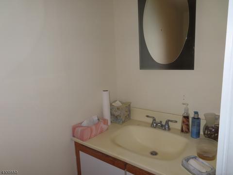 55 Clinton Pl, Hackensack, NJ 07601 photo 17