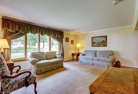 14 Oxbow Pl, Wayne, NJ 07470 photo 2