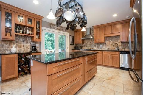 156 Caroline Rd, Paramus, NJ 07652 photo 5