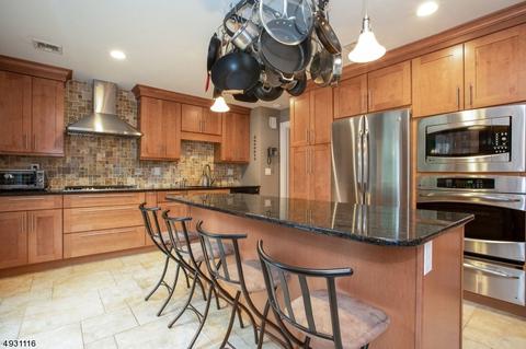 156 Caroline Rd, Paramus, NJ 07652 photo 6