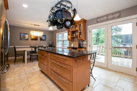156 Caroline Rd, Paramus, NJ 07652 photo 8