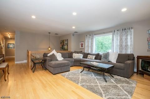 156 Caroline Rd, Paramus, NJ 07652 photo 2