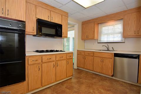 30 Hyde Rd, Bloomfield, NJ 07003 photo 2