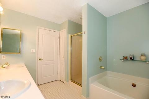 8030 Brittany Dr, Wayne, NJ 07470 photo 12