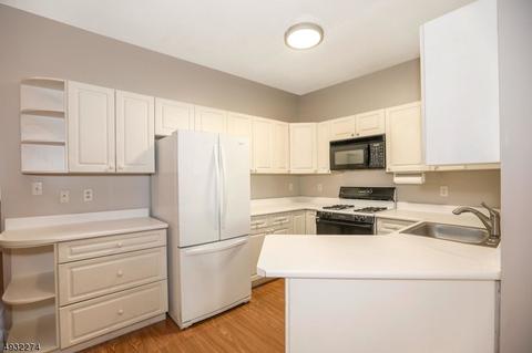 8030 Brittany Dr, Wayne, NJ 07470 photo 9