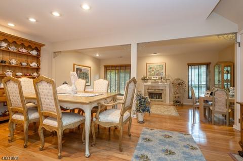902 Timber Oaks Rd, Edison, NJ 08820 photo 4