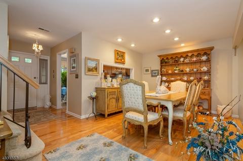 902 Timber Oaks Rd, Edison, NJ 08820 photo 3