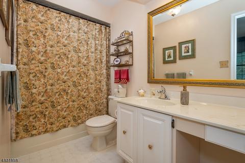 902 Timber Oaks Rd, Edison, NJ 08820 photo 11