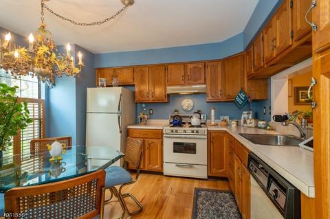 902 Timber Oaks Rd, Edison, NJ 08820 photo 8