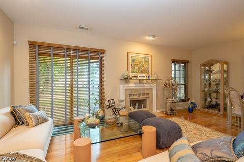 902 Timber Oaks Rd, Edison, NJ 08820 photo 16