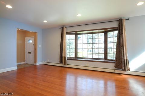 38 Grayson Pl, Teaneck, NJ 07666 photo 5