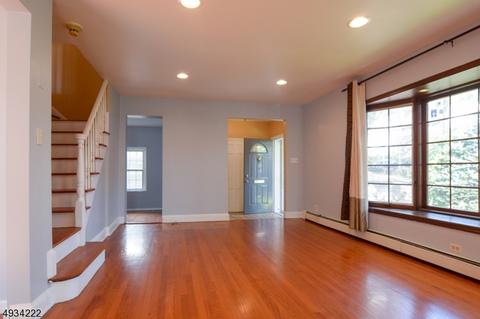 38 Grayson Pl, Teaneck, NJ 07666 photo 6