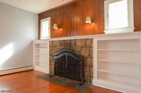 38 Grayson Pl, Teaneck, NJ 07666 photo 4