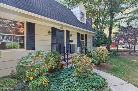 25 Old Forge Ln, Berkeley Heights, NJ 07922 photo 2