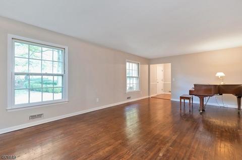 25 Old Forge Ln, Berkeley Heights, NJ 07922 photo 4