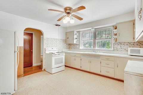 80 Hinchman Ave, Wayne, NJ 07470 photo 11