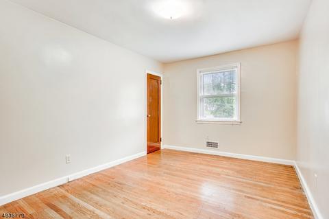 80 Hinchman Ave, Wayne, NJ 07470 photo 9