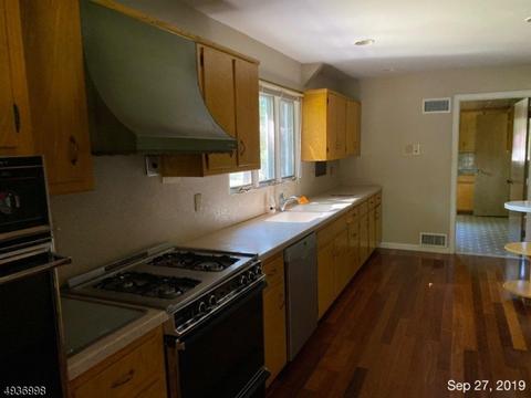 52 Tree Top Dr, Springfield, NJ 07081 photo 8