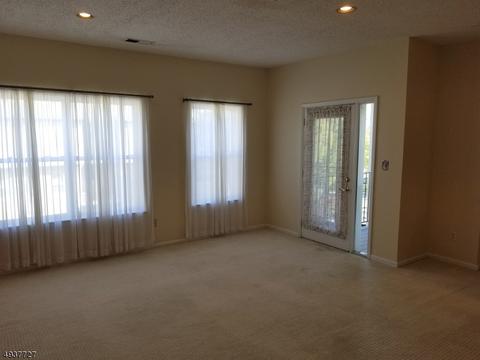 1221 Brittany Dr, Wayne, NJ 07470 photo 4