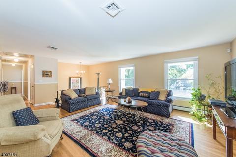16 Pine Ter, Wayne, NJ 07470 photo 3