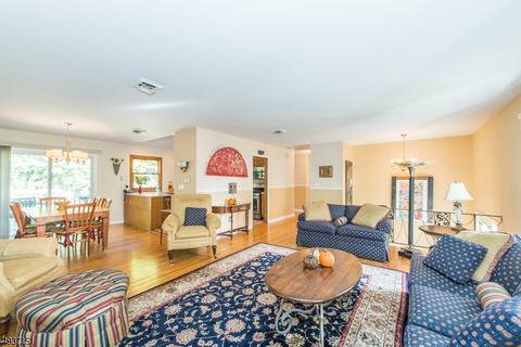 16 Pine Ter, Wayne, NJ 07470 photo 2