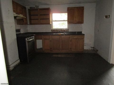 24 Park Ave, Passaic, NJ 07055 photo 4