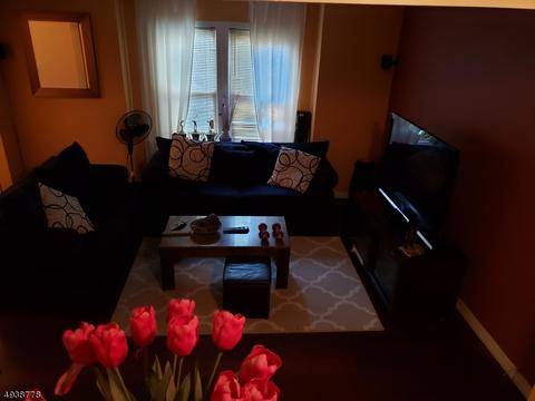 42 Mackay Ave, Paramus, NJ 07652 photo 2