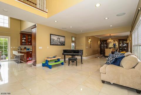 101 Thomas Dr, Clark, NJ 07066 photo 5