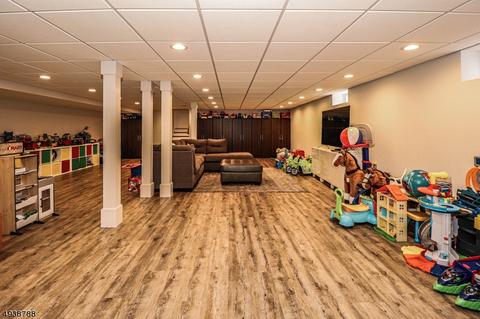 101 Thomas Dr, Clark, NJ 07066 photo 18