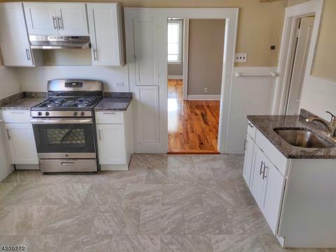 70 Wolf Pl, Hillside, NJ 07205 photo 4