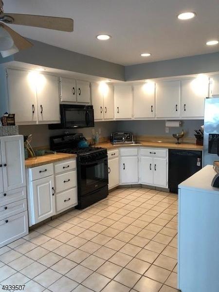79 Lexington Ln, Wayne, NJ 07470 photo 2