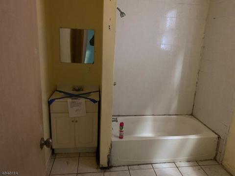 537 E 2nd Ave, Roselle, NJ 07203 photo 11