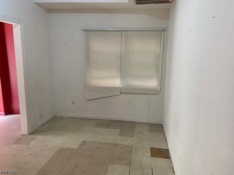 537 E 2nd Ave, Roselle, NJ 07203 photo 16