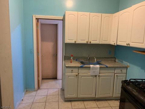 537 E 2nd Ave, Roselle, NJ 07203 photo 6