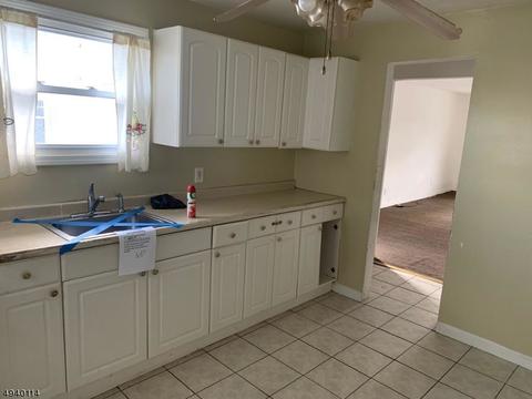 537 E 2nd Ave, Roselle, NJ 07203 photo 7