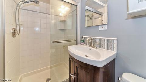 84 Mandon Dr, Wayne, NJ 07470 photo 20