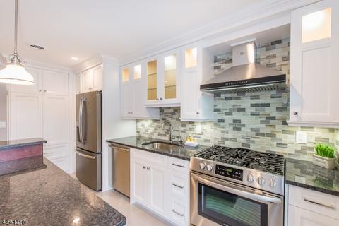 15 Ross Rd, Wallington, NJ 07057 photo 2