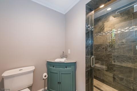 15 Ross Rd, Wallington, NJ 07057 photo 16